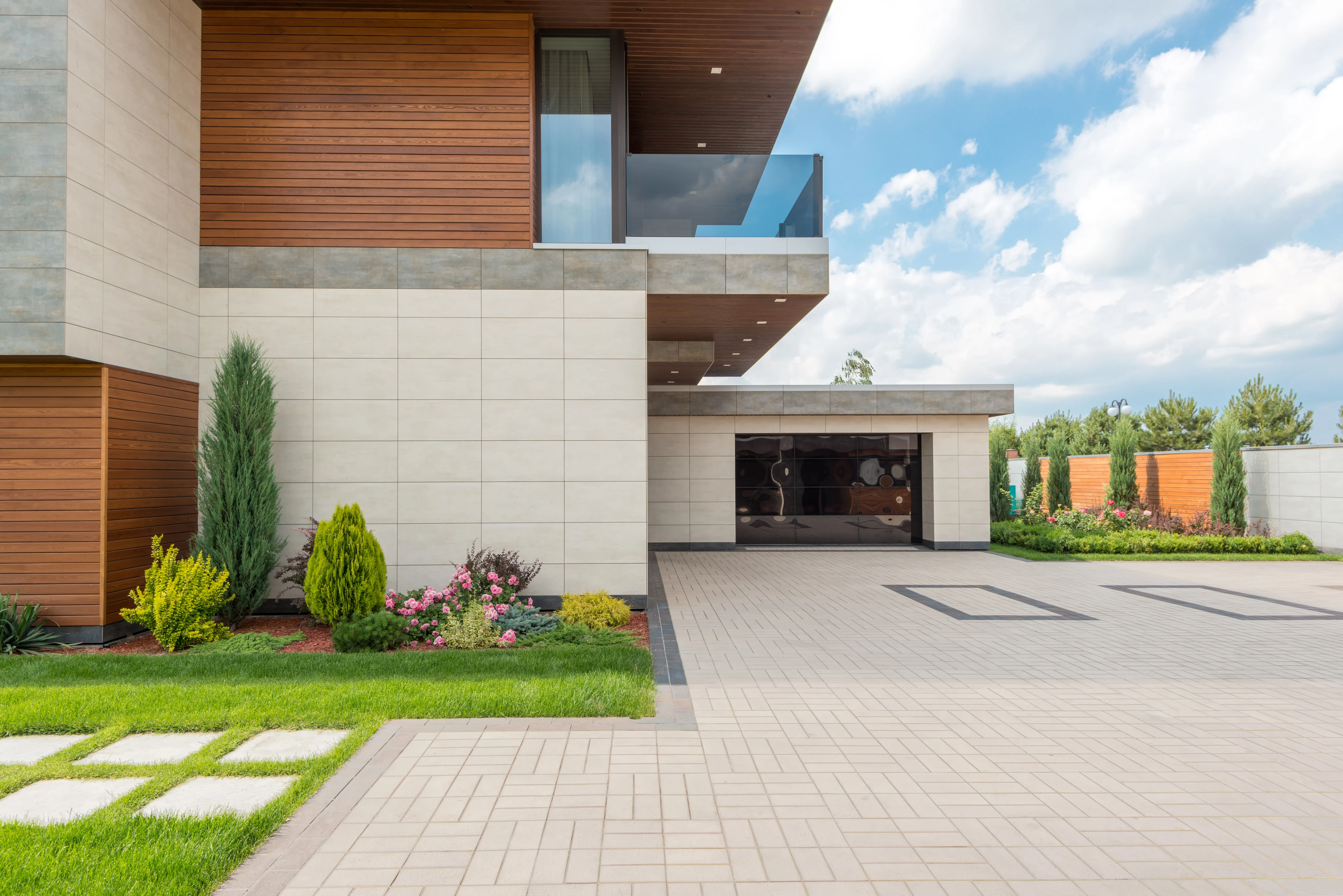 Residential garage door in Algonquin