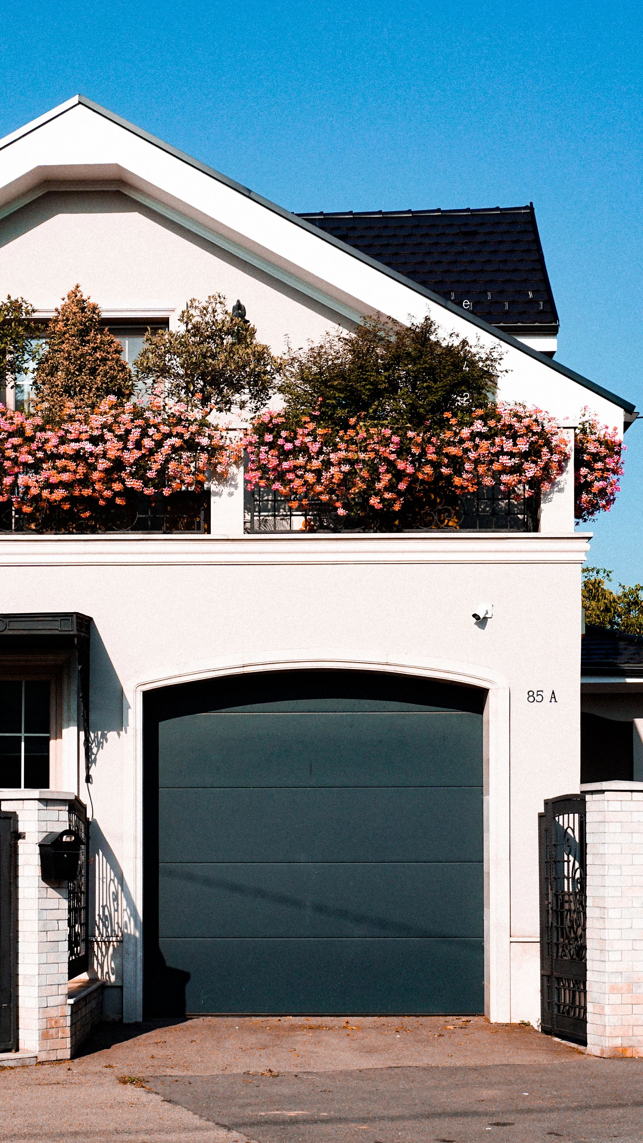 Residential garage door in Arlington Heights